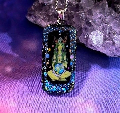 COLGANTE ORGONITA CON DIOSA GAIA MADRE TIERRA