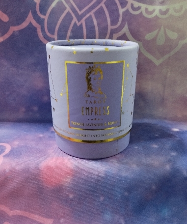 VELA TAROT LA EMPERATRIZ CON LAVANDA Y MIEL