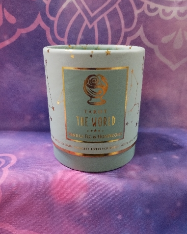 VELA TAROT EL MUNDO CON VAINILLA Y MIEL