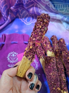 PALO SANTO CON ROSA