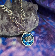 COLGANTE CON ELEFANTE DE ACERO Y TURMALINA.