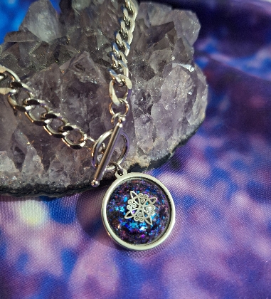 COLGANTE NUDO DE BRUJAS-1 DE ACERO Y TURMALINA.