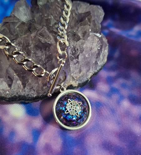 COLGANTE NUDO DE BRUJAS-1 DE ACERO Y TURMALINA.