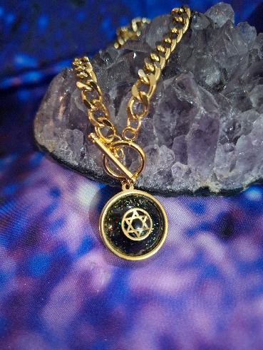 COLGANTE HEXAGRAMA DE ACERO Y TURMALINA.