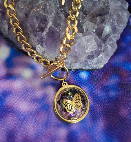 COLGANTE CON MARIPOSA-1 DE ACERO Y TURMALINA.