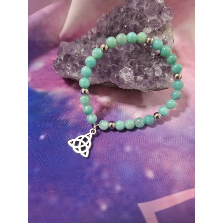 PULSERA DE JADE CON TRIQUETA