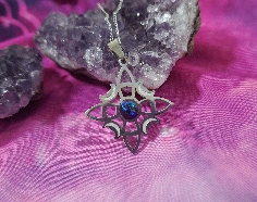 COLGANTE NUDO DE BRUJAS CON LUNAS.