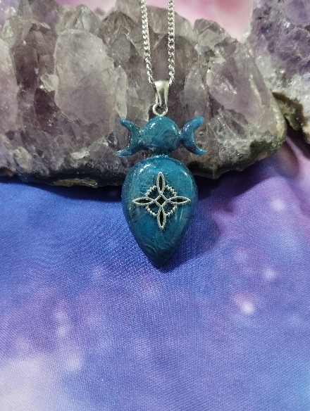 COLGANTE ORGONITA TRIPLE LUNA CON NUDO DE BRUJAS