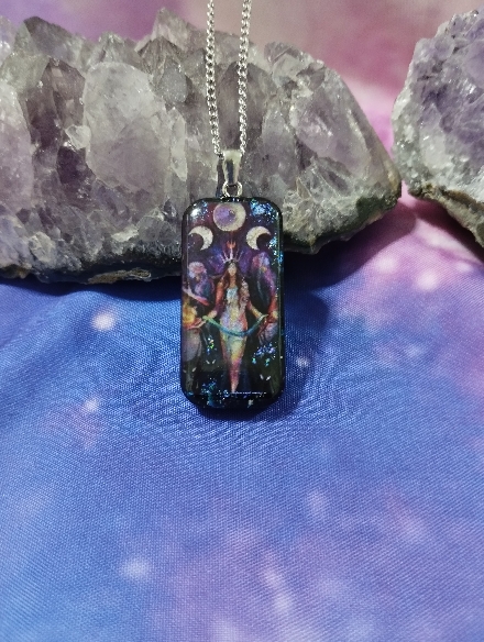 COLGANTE ORGONITA CON DIOSA HECATE