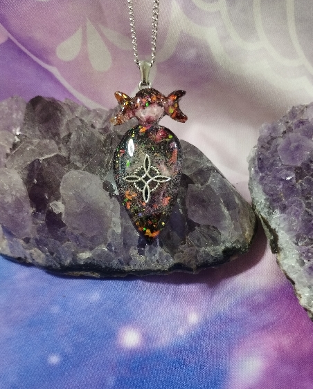 COLGANTE ORGONITA TRIPLE LUNA CON NUDO DE BRUJAS-1