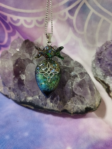 COLGANTE ORGONITA TRIPLE LUNA CON NUDO DE BRUJAS-4