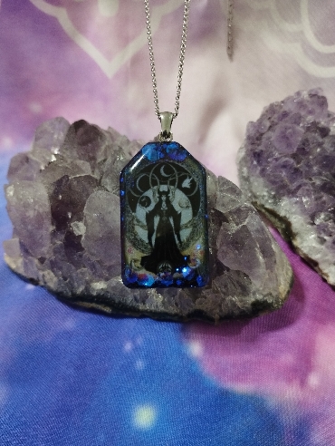 COLGANTE ORGONITA CON DIOSA HECATE-1