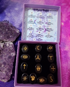 TRECE RUNAS DE BRUJAS