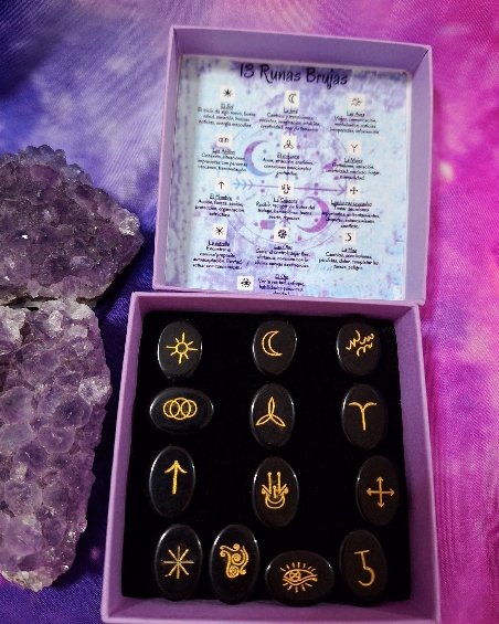 TRECE RUNAS DE BRUJAS