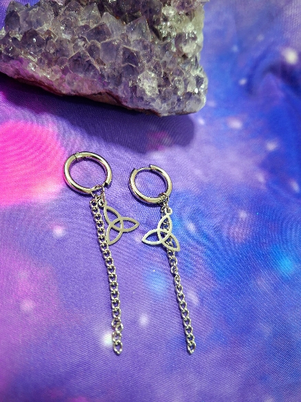 PENDIENTES DE CADENA CON TRIQUETA DE ACERO INOXIDABLE